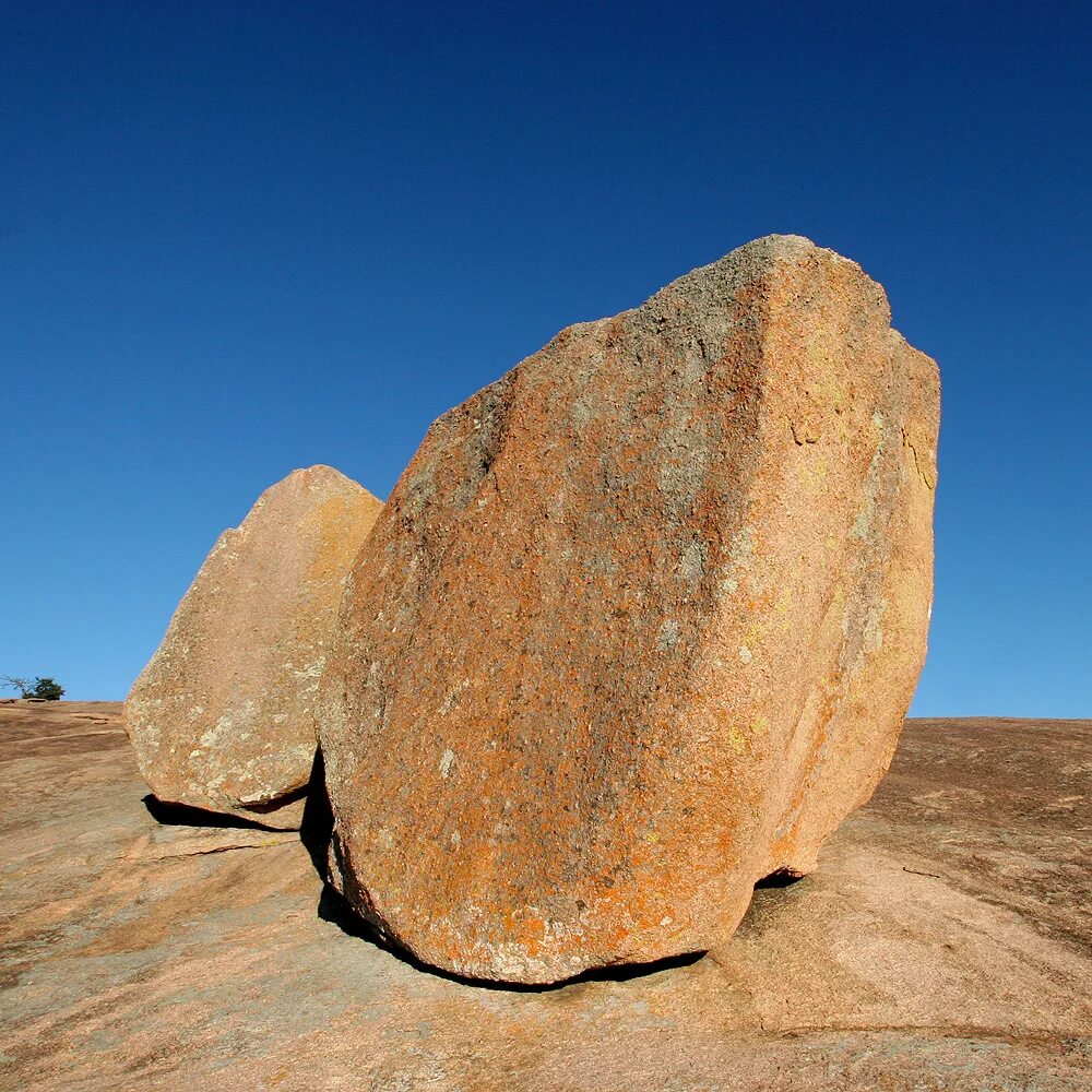 Stone huge. Горные камни. Горные валуны. Камень jpeg. Желтые валуны.