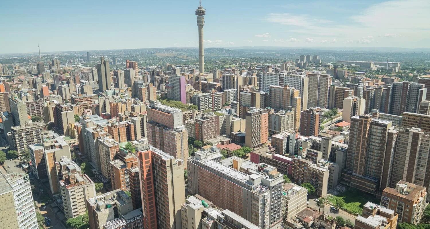 Africa city. Йоханнесбург Африка. ЮАР город Йоханнесбург. Йоханнесбург столица. Йоханнесбург заброшенный небоскреб.