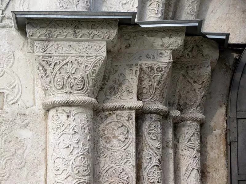мраморные колонны в соборе. базилика сан марко архитектура византии. византия колонны. капители колонн собора св марка в венеции. византия колонны.