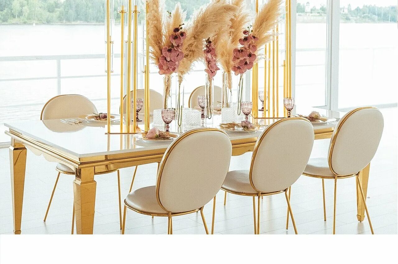 стулья в банкетный зал. студия леона стейдж спб. стулья кьявари прозрачные на свадьбе. студия полигон фотостудия спб. аренда стиля спб.