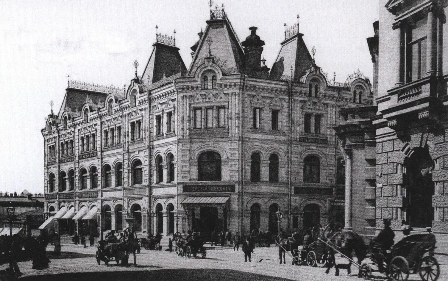 Доходный дом третьяковых на кузнецком мосту в москве. Третьяков кузнецкий мост. Торговый дом третьяковых на кузнецком мосту. Доходный дом третьяковых на кузнецком мосту. Банк полякова на кузнецком мосту.