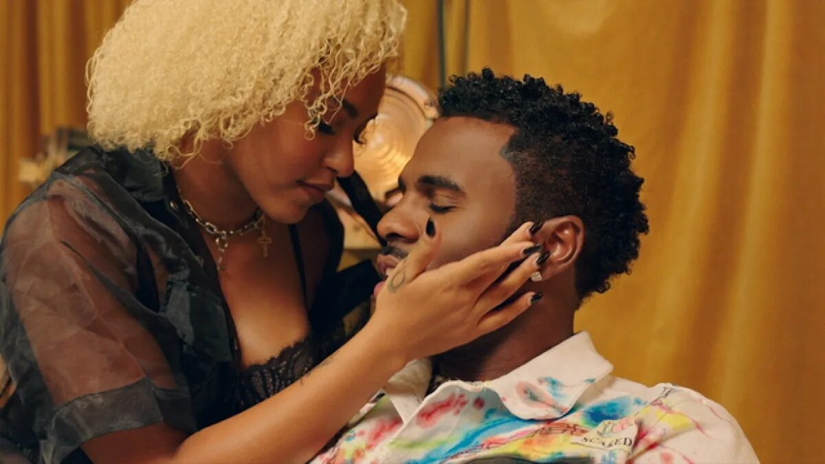 Jason derulo taking dancing. Деруло джейсон take you актриса. джейсон деруло танцы. девушка из клипа джейсона деруло take you dancing. девушка с синими волосами из клипа джейсон деруло.