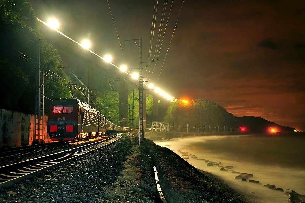 Уехать дальнейший. Красивый поезд. Железная дорога. Поезд фото. О поездах и железной дороге.