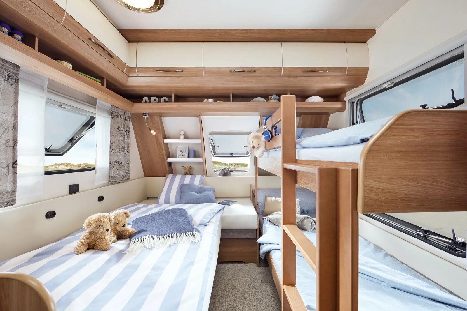 Hobby de luxe 545 kmf. Прицеп автодом hobby 400. Hobby be luxe400 фото. Прицеп hobby de luxe 545 kmf. Hobby de luxe 520.