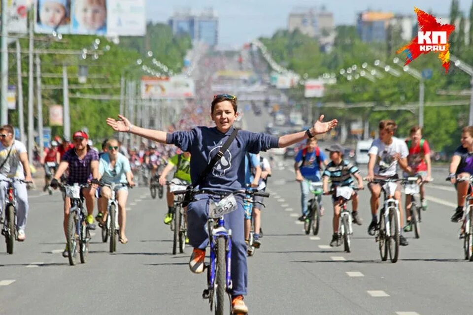 Население города уфа. Уфа люди фото. Все люди уфы. Все люди уфы. Велосипедисты уфа.