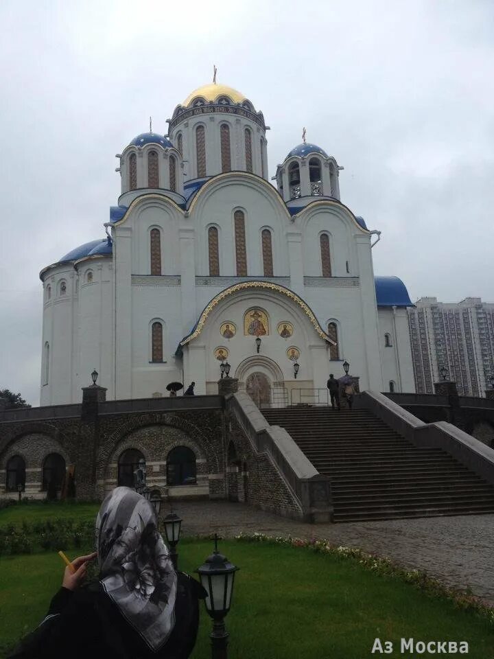 Ясенева поляна. Храм в Ясенево Москва Литовский бульвар. Храм Покрова Пресвятой Богородицы в Ясенево. Храм на литовском бульваре. Москва Литовский бульвар 7церьков.