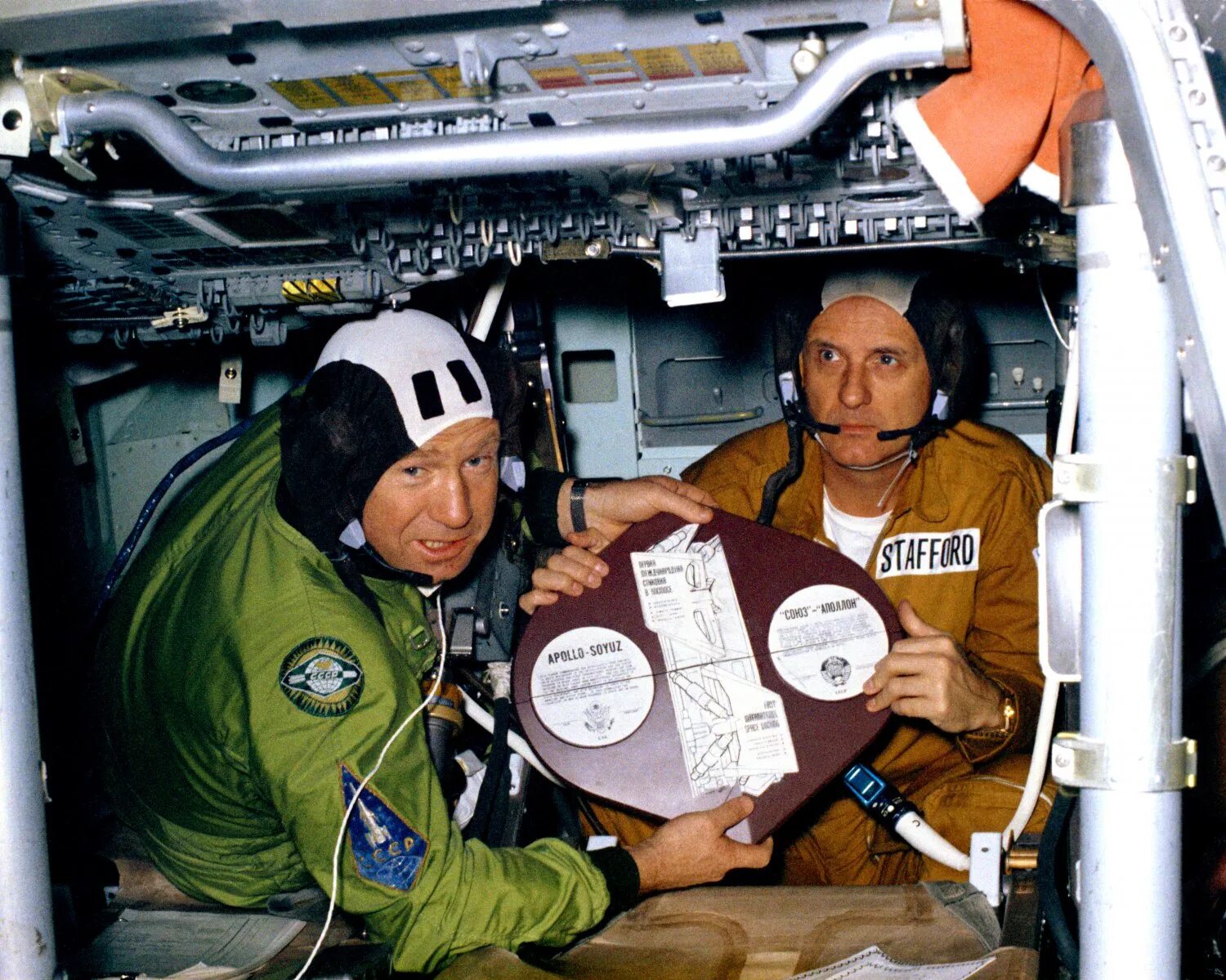 джон гленн космонавт. джон гленн полет в космос. джон гленн 1 полет. первым американцем полетевшим в космос. первым американцем полетевшим в космос.