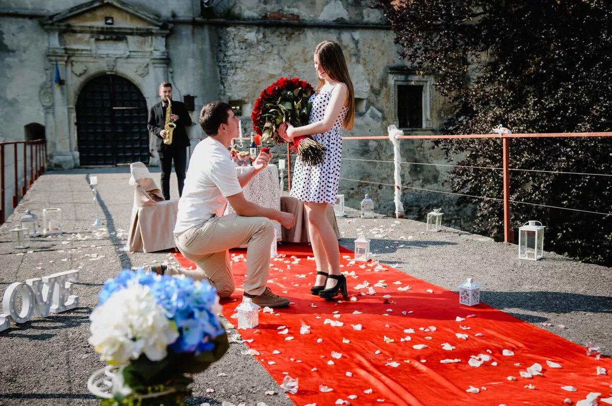 Признаться в любви бывшей девушке. Признание в любви фото. Необычное признание в любви. С признанием любви фотосессия. Красивое фото признание в любви.