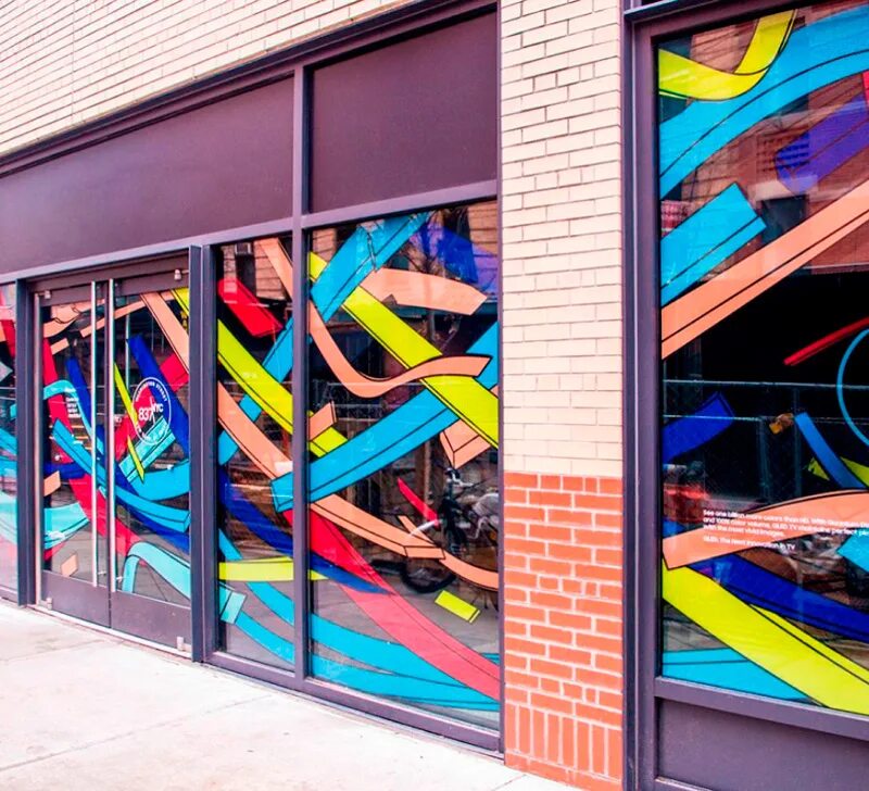 реклама на окнах пленка. самоклейка на окна. магазин пленки окна. реклама на окнах продуктового магазина. реклама окон.