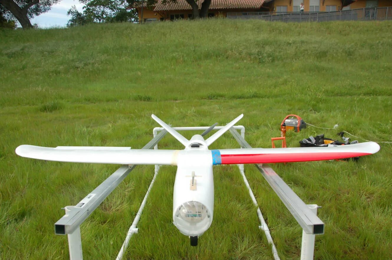 Башня беспилотник. Uav talon 1700. пневмокатапульта бпла. беспилотники самолетного типа. катапульты для беспилотников.