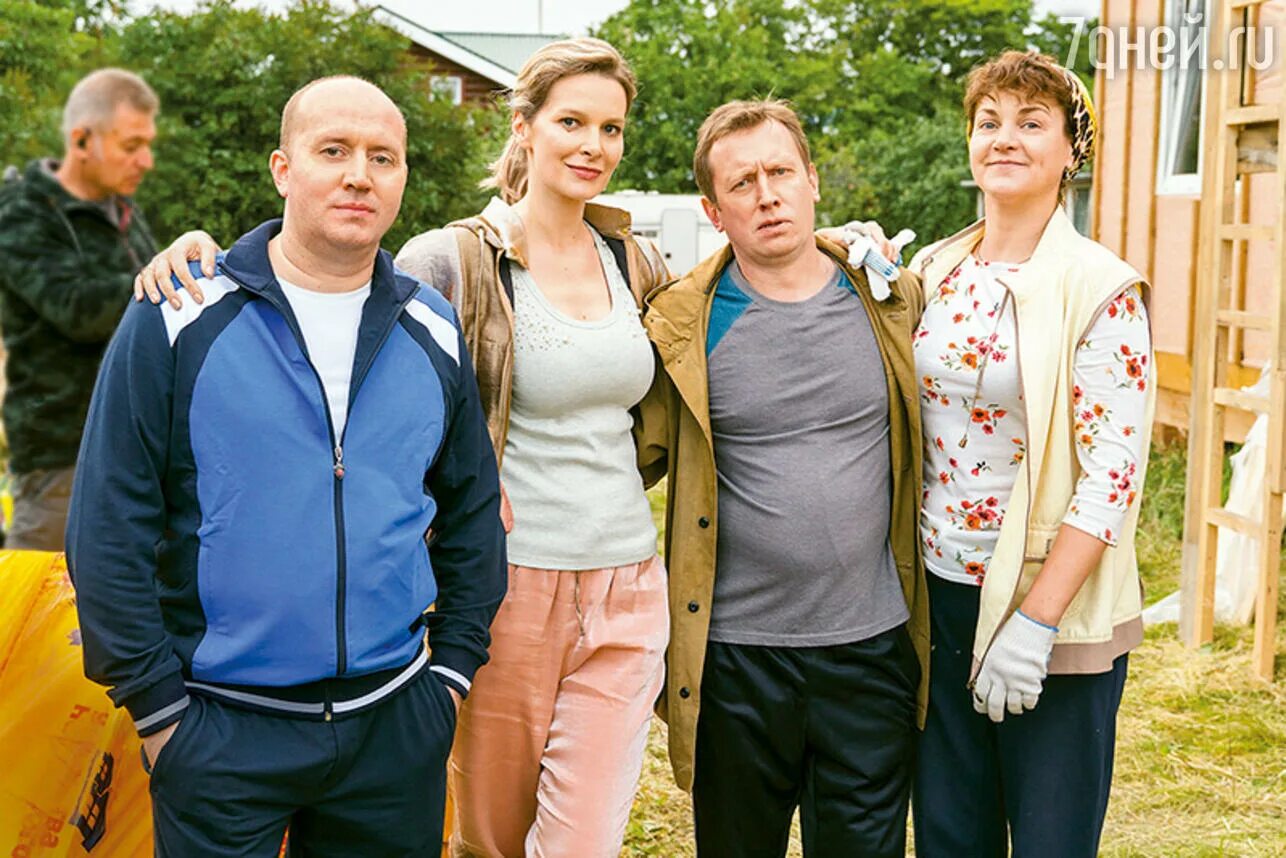 Почему в ивановых не снимается. Иванов иван фильм ивановы ивановы. Ивановы ивановы 3 сезон. Ивановы ивановы бедная семья. Александра флоринская и сергей бурунов.