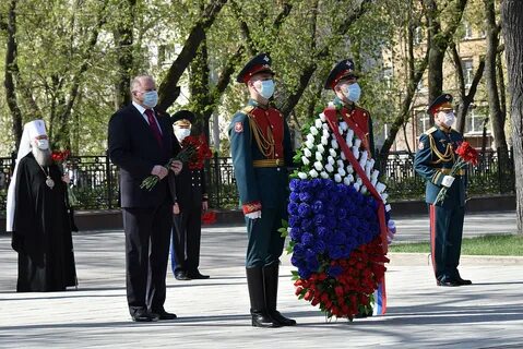 Возложение гирлянды