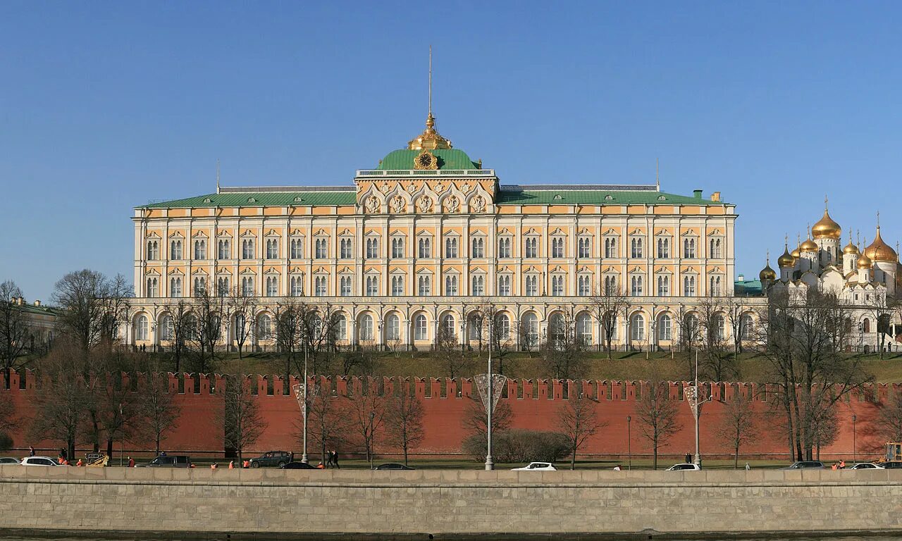 Кремлевские рыз. Большой Кремлёвский дворец Московский Кремль. Московский Кремль большой Кремлевский дворецдворец. Баженов большой Кремлевский дворец. Большой Кремлёвский дворец Архитектор Баженов.