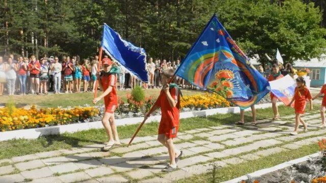 пионерский лагерь красная гвоздика свердловская область. загородный лагерь титова сысерть. красная гвоздика лагерь 2021. красная гвоздика екб лагерь. лагерь гвоздика екатеринбург.