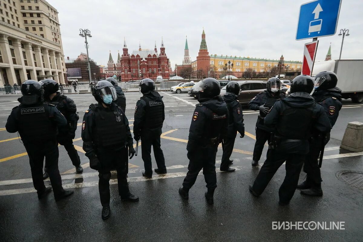 Москва выйдет на митинги. Черные вышли в Москве. Эшники на митингах фото. Жеоезнве щаборв как на митинге.