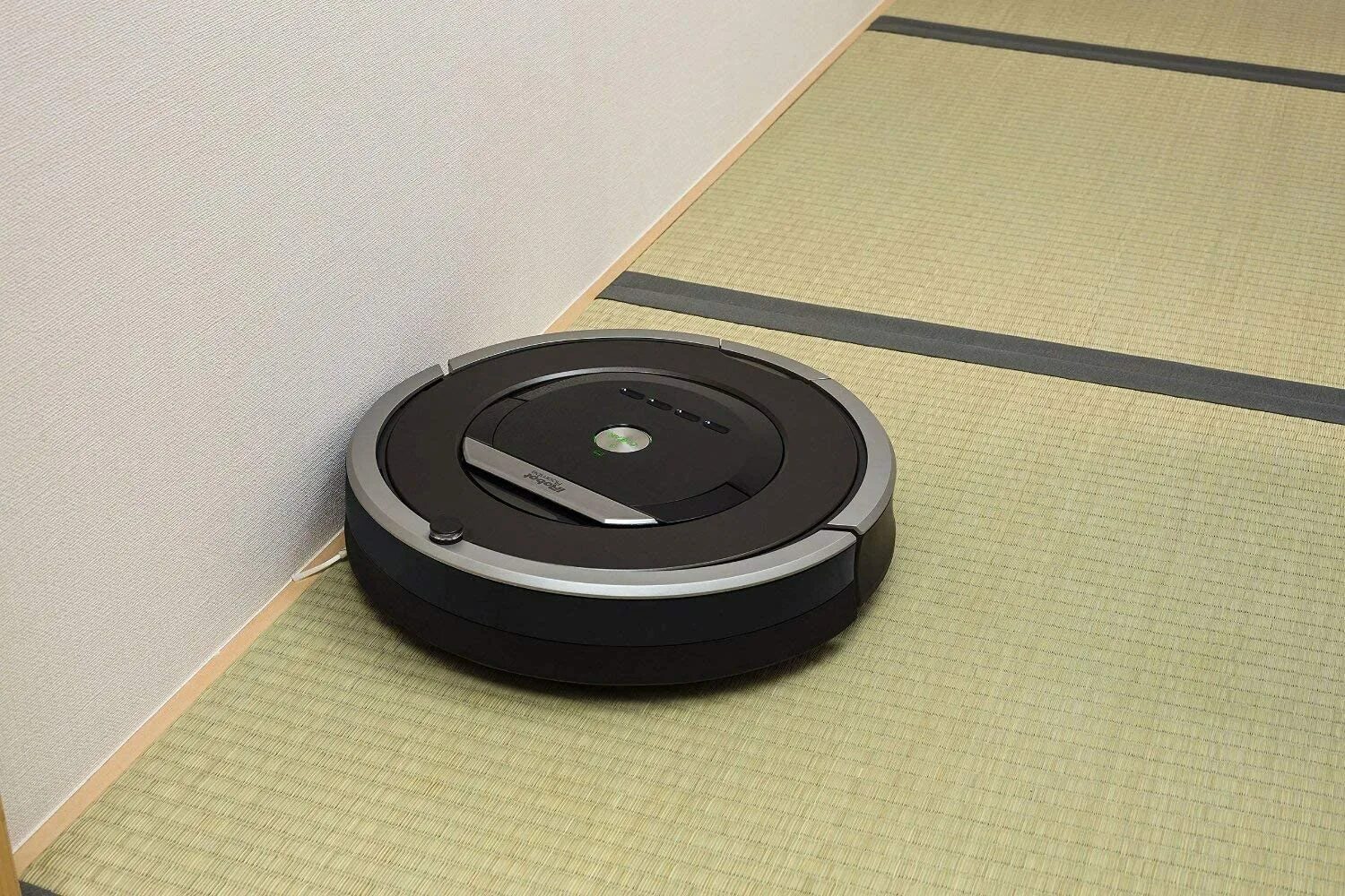 Включи робот пылесос на станцию. IROBOT Roomba 870. Roomba 2002. Roomba Robotic Floor VAC. Робот пылесос Vacuum Cleaner 3 in 1.