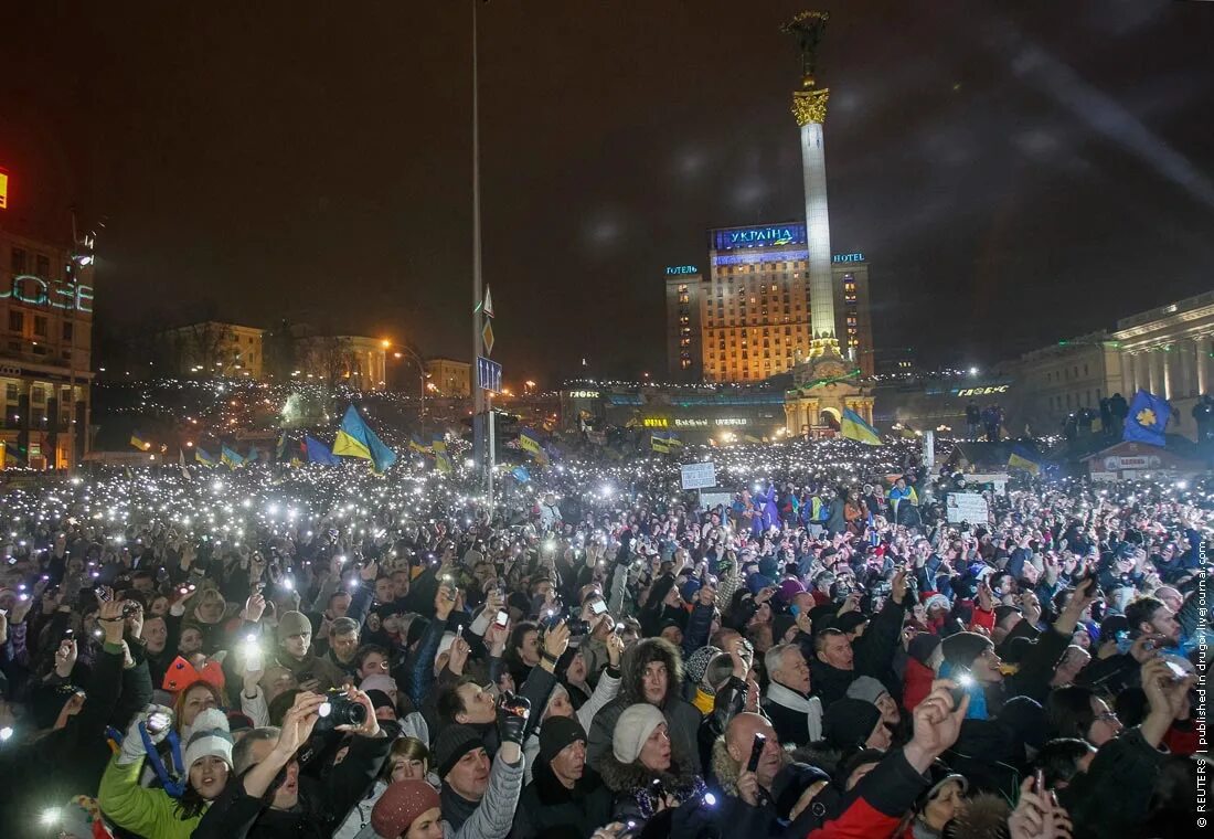 Почему назван майданом. Киев площадь независимости Евромайдан. Майдан 2014 площадь независимости. Киев 2013 Майдан.
