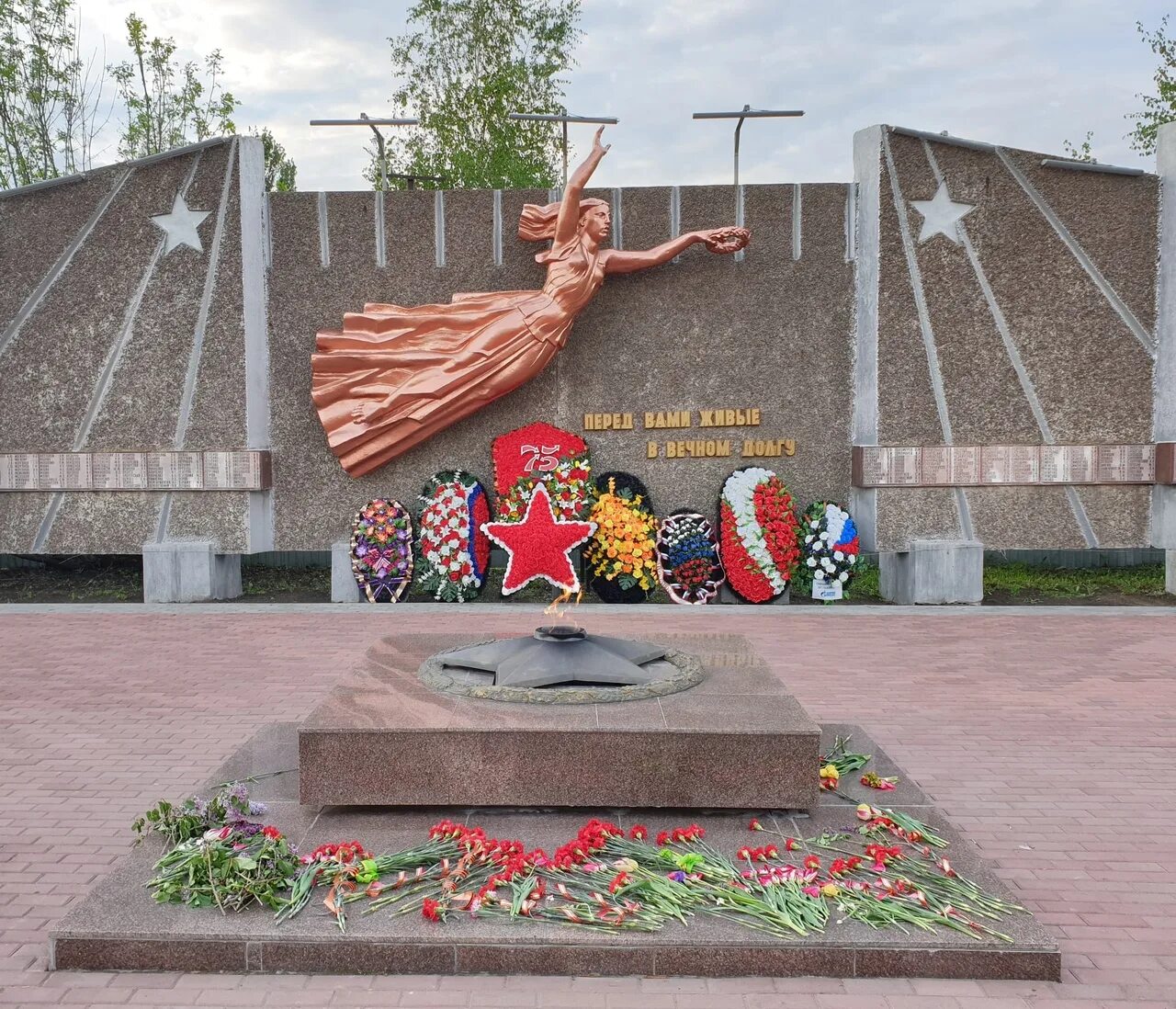 Мемориал в Таловой. Мемориальный комплекс Таловский район. Таловая Воронежская область мемориал. Вечный огонь Таловая.