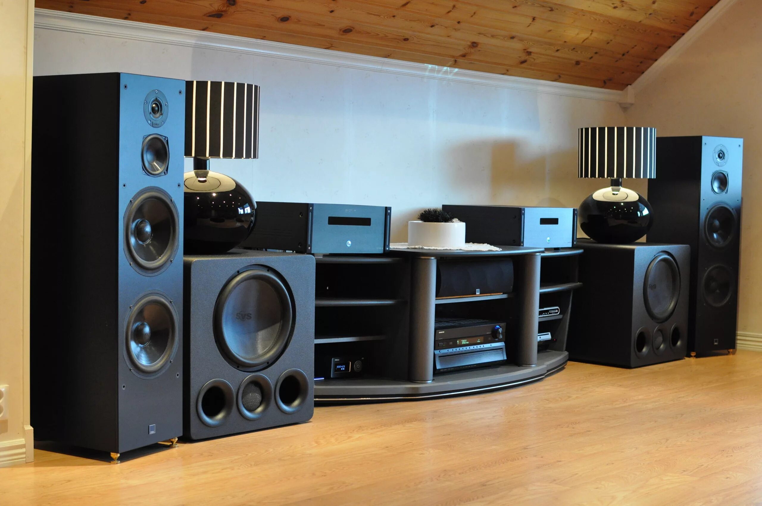 Колонки Cav Hi-Fi. Home Theater. Hi end сабвуфер. Hi-Fi Hi-end аппаратура. Колонки Focal Hi end. Домашний кинотеатр fi