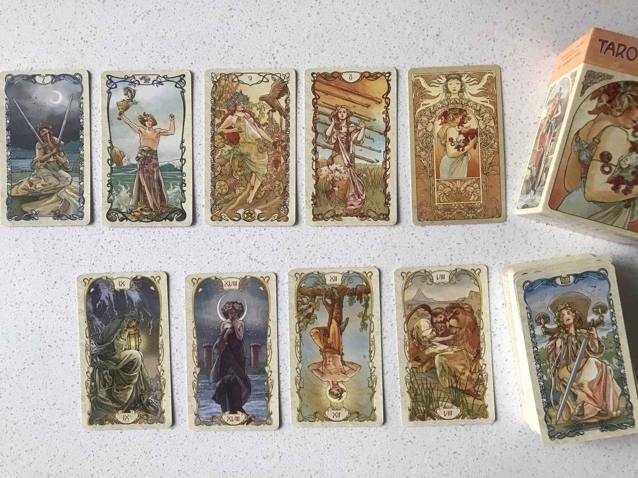 Мерцана таро новые сегодня. Колода Таро mucha. Phantasma Tarot галерея. Mucha Tarot галерея. Карты Таро Phantasma.