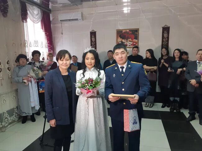 Загс кызыл режим. Бракосочетание в кызыле. Загс кызыл. Загс кызыл режим. Дворец молодежи кызыл.