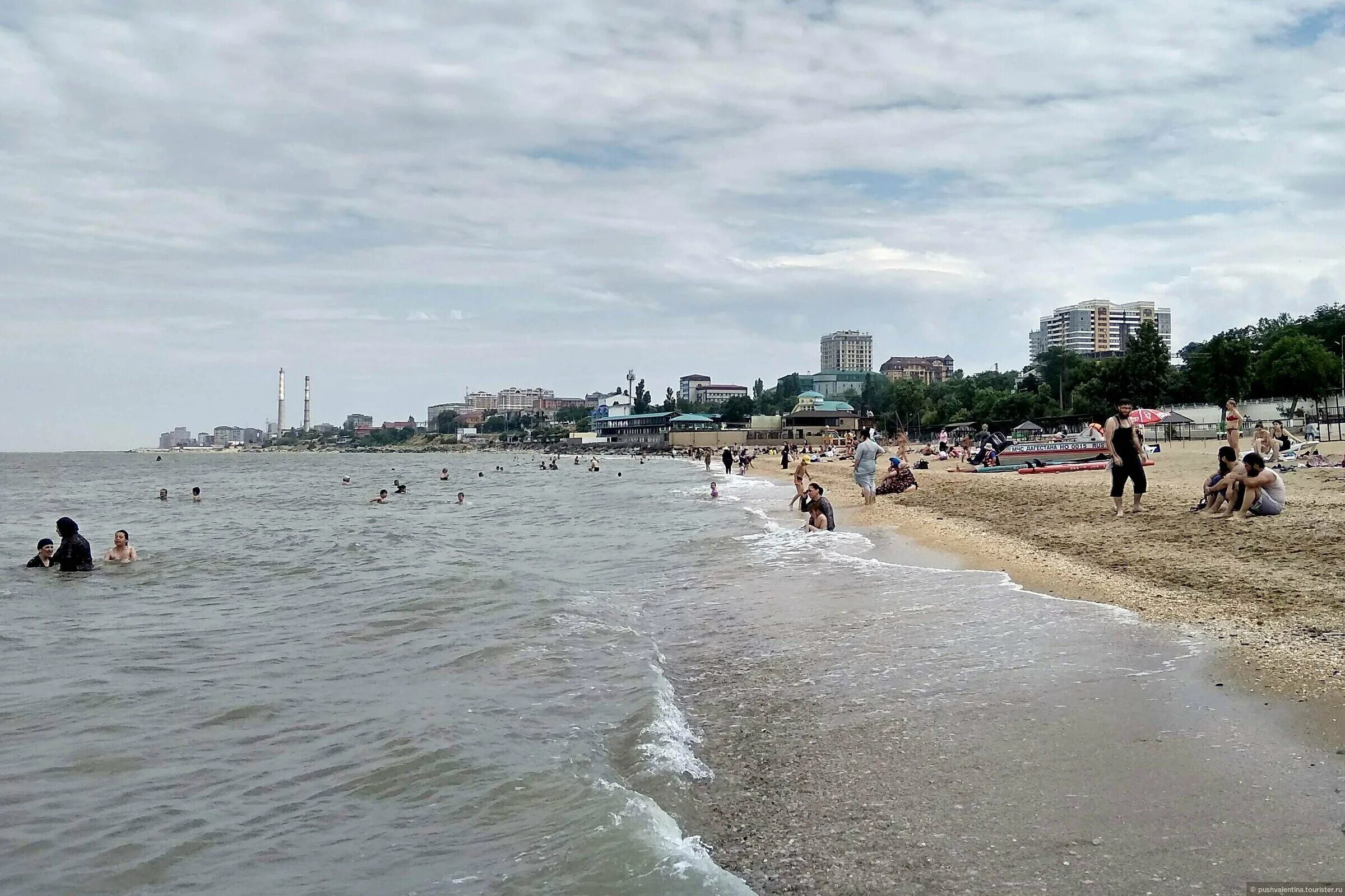 Есть ли море в дагестане и какое. Каспийское море махачкала. каспийское море махачкала пляж. махачкала море пляжи 2025. городской пляж махачкала.