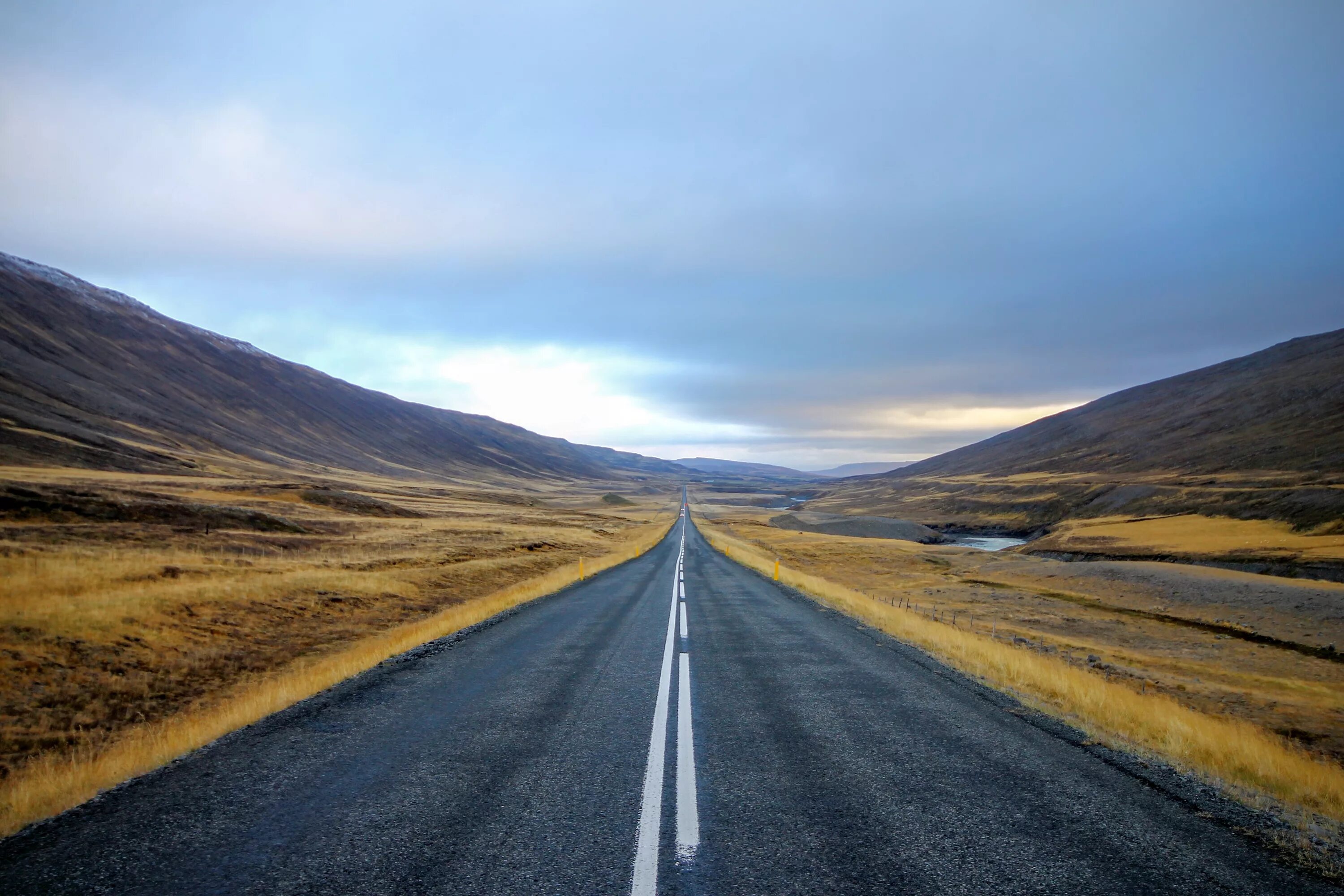 Bir yol. Дорога. Прямая дорога. Дорога вдаль. Дорога уходящая вдаль.