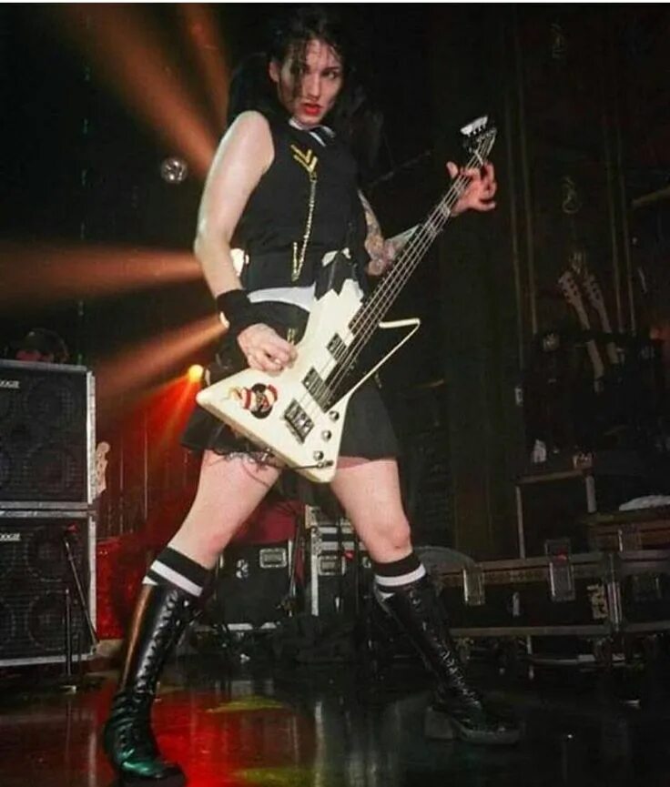 Mindless self indulgence stupid. Линдси баллато. mindless self indulgence линдси. уэй, линдси (лин-з). mindless self indulgence басистка.