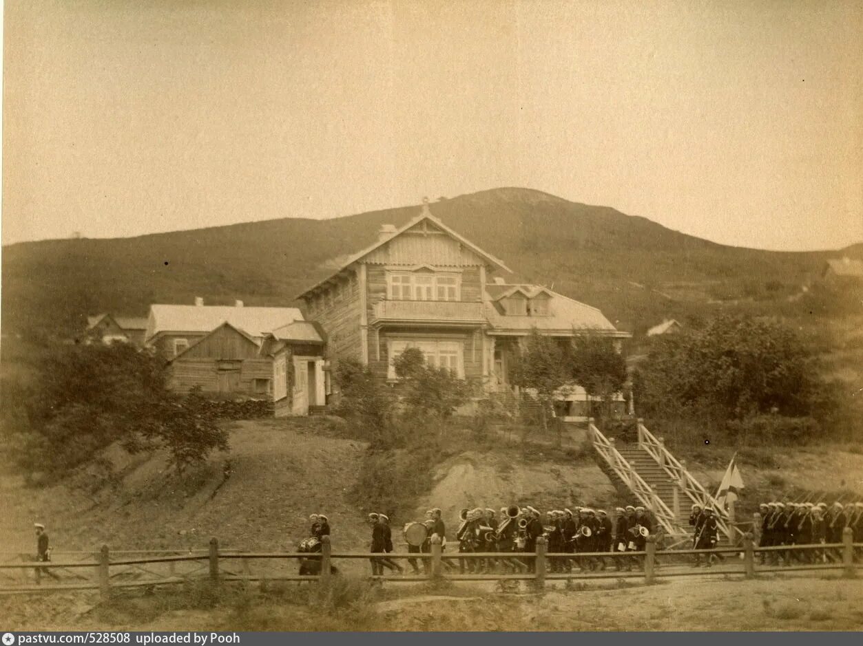 Александровские классы. Александровские классы. Булгаков первую александровскую гимназию. Гимназия 4 норильск. Александровские мореходные классы владивосток.