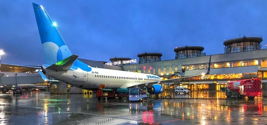 Терминал победа пулково. Победа авиакомпания в пулково. Спасатели в пулково. Пулково (авиапредприятие). Авиакомпания победа фото.