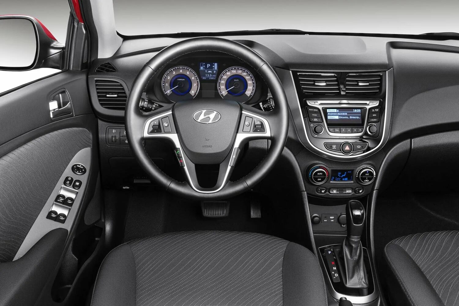 Хэтчбек внутри. Hyundai solaris 2012 хэтчбек салон. hyundai solaris 2014 седан салон. hyundai solaris 2014 салон. hyundai solaris 2014 хэтчбек салон.