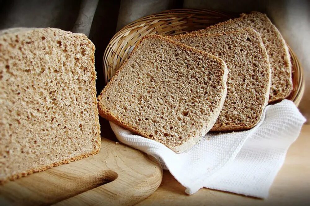 Ржано-пшеничный хлеб. Ржано-пшеничный хлеб на закваске. Ржаной и ржано-пшеничный хлеб. Ржано-пшеничный хлеб ржано-пшеничный хлеб.