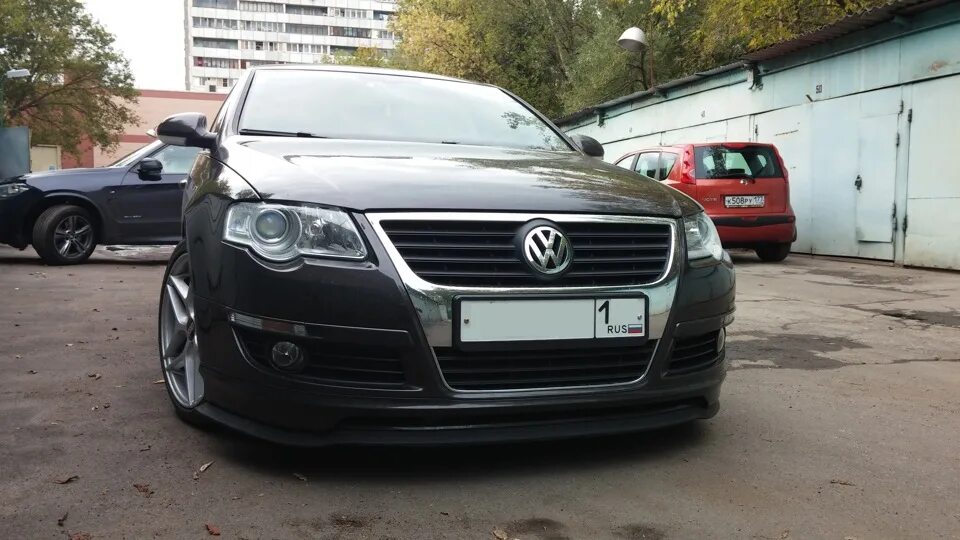 Passat b6 сплиттер. VW Passat b6 губа. Губа на Пассат б6. Резиновая губа Passat b6.