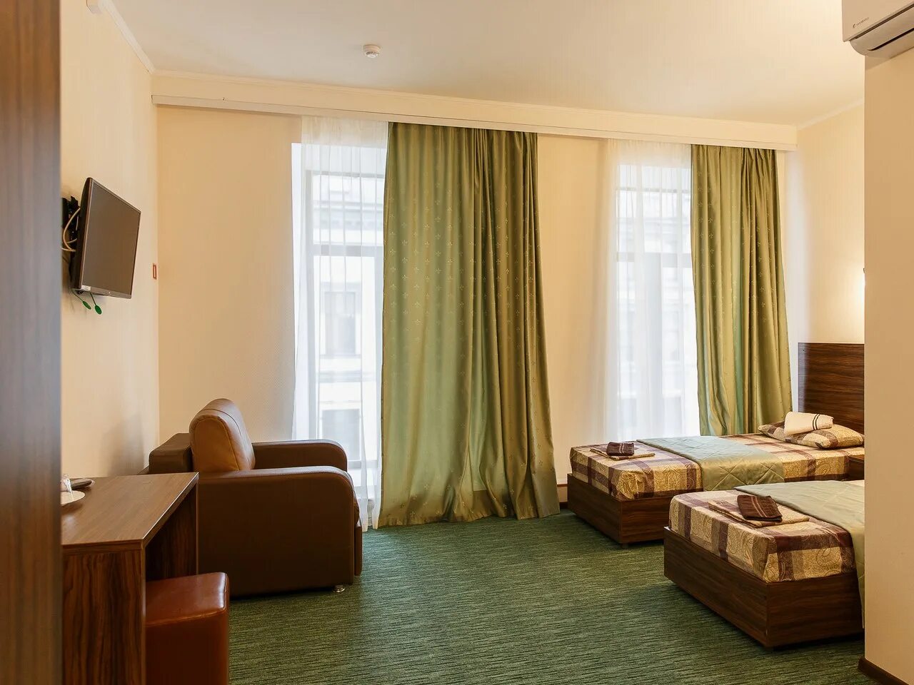 Hotel 13 казань. Гранд отель казань 4 звезды. Гостиница волга казань двухместные номера. Prestige house verona казань. Отели казани с парковкой в центре недорого.