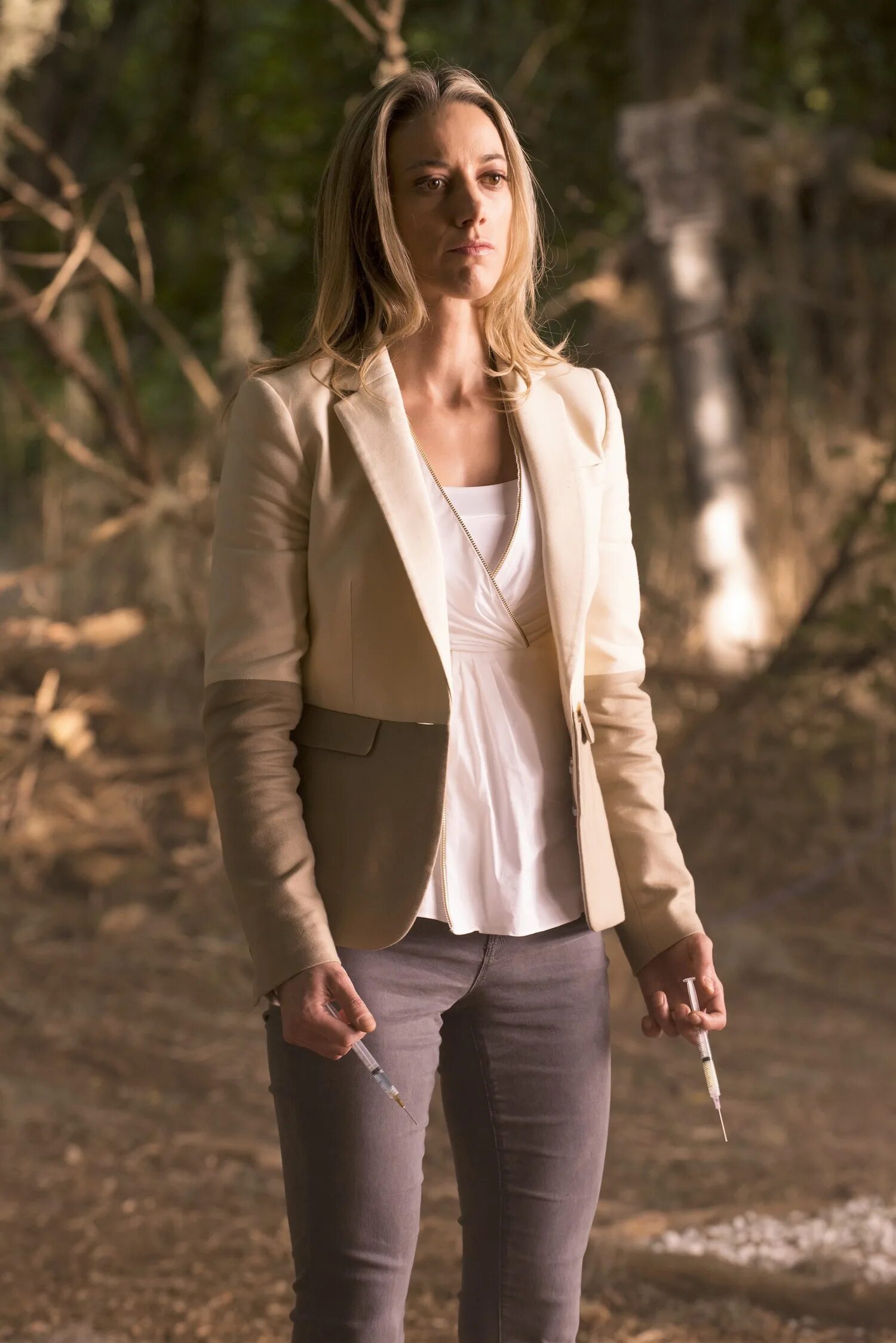 Lost girl twitter. Дитя судьбы. Дитя судьбы. Женевьев падалеки 2020. Ried 4.