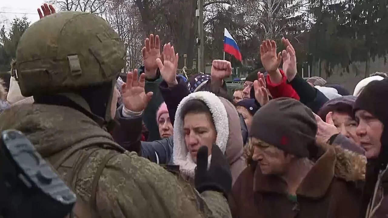 Украинцы радуются теракту в крокусе. Казачья Лопань Украина. Российские войска в Харькове. Жители России.