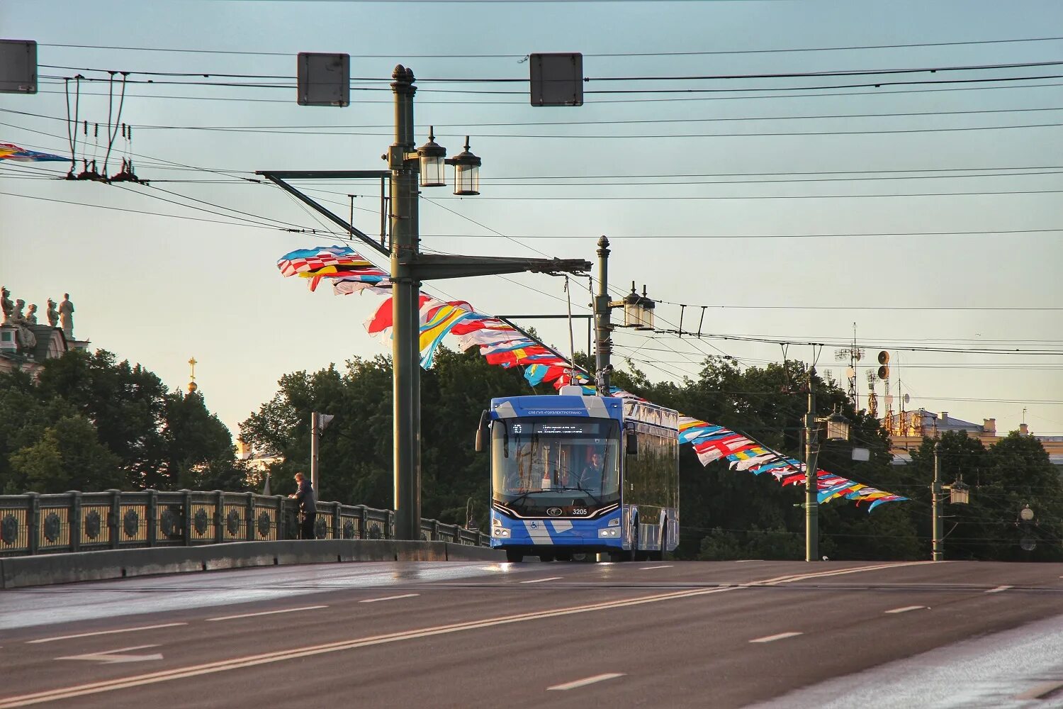 13 день троллейбуса. Троллейбус. Троллейбус с праздником. Трамваи России. Троллейбус Санкт-Петербург.