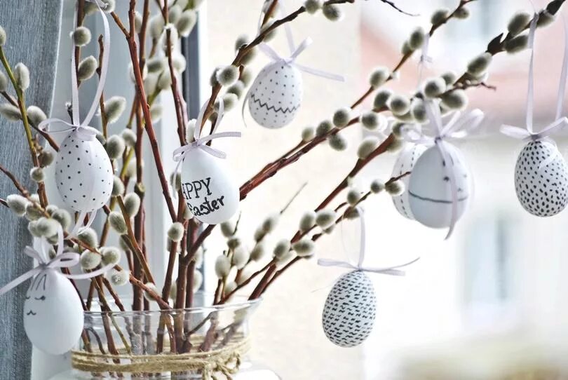 Пасха окно. Пасхальная корзинка для яиц. Пасха на окне. Пасхальный декор. Декор окна на пасху.