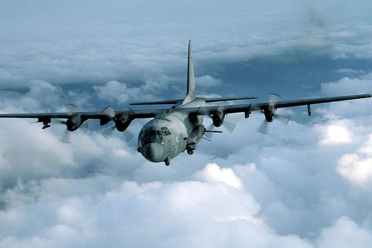 130 spectre. Самолёт Ганшип АС 130. AC-130 Spectre. Lockheed AC-130 Spectre. АС 130 Геркулес самолёт.