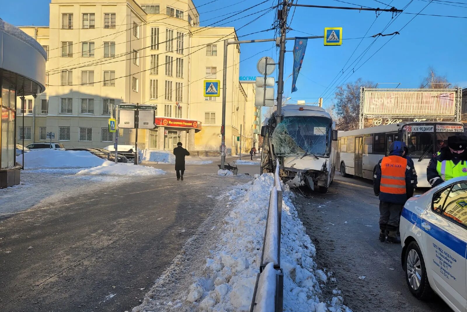 23 декабря 18. Авария на Красном проспекте. Происшествия Новосибирск. Авария на Красном проспекте Новосибирск вчера. Авария на Красном проспекте Новосибирск сегодня.