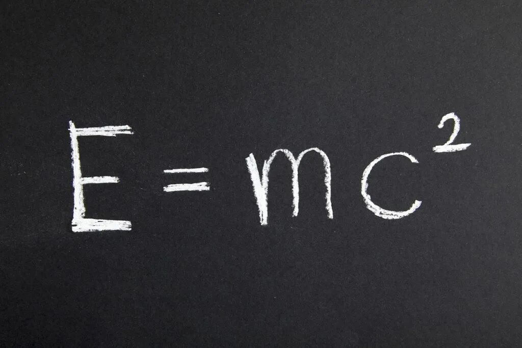 Е равно мс. Эйнштейна е мс2. Формула физика e mc2. Уравнение Эйнштейна e mc2.