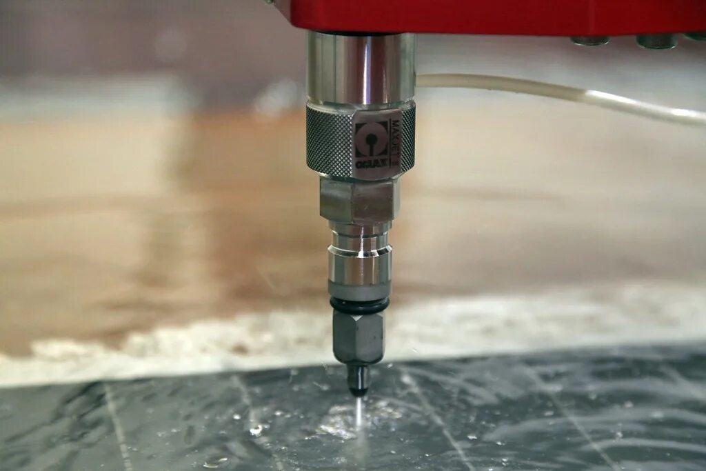 резка металла ультразвуком.