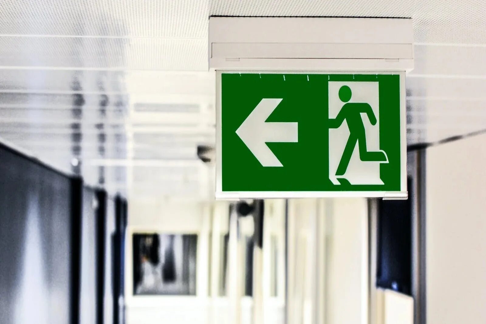 Дизайнерские таблички exit. Emergency exit. Табличка exit алюминий. Плака exit 8.