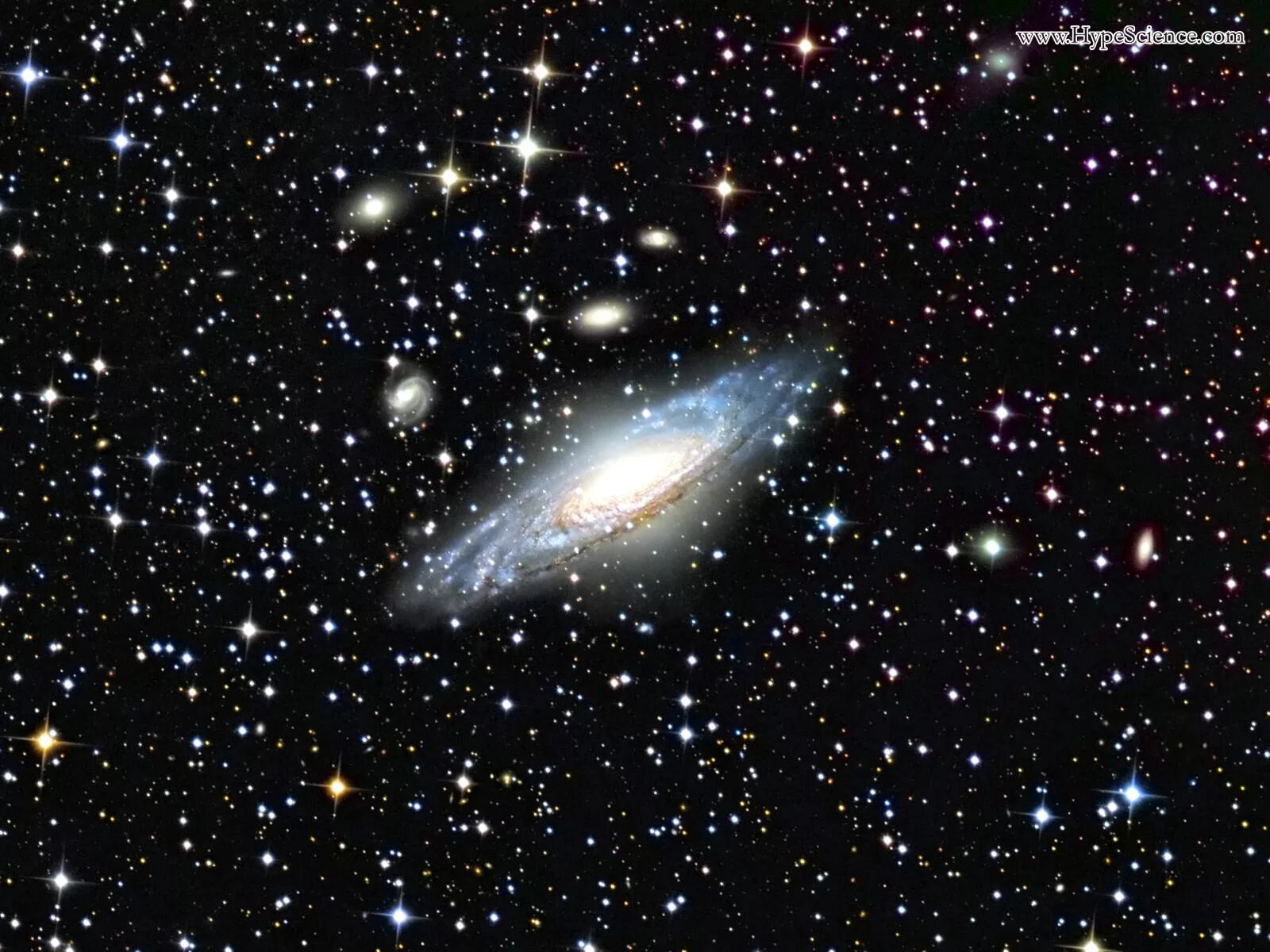 Живет в нем все вселенная. Галактика NGC. NGC 7331-спиральная галактик. Галактика скопление галактик Звездная система. Звездные системы.