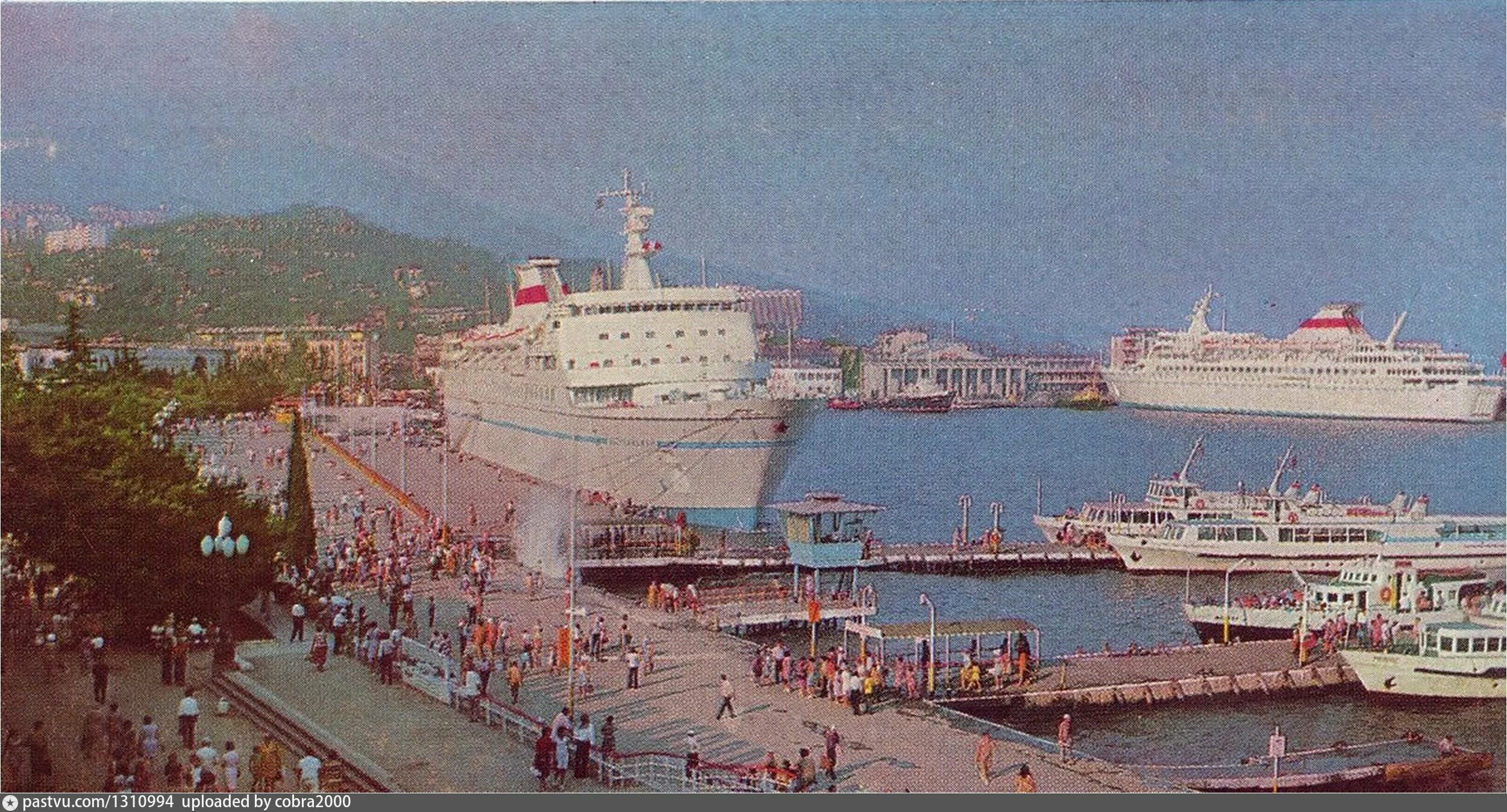 Где в крыму советское. Ялта набережная 1979 год. Крым Ялта 1954. Набережная Ялты 1980. Порт Ялта 1970-80.