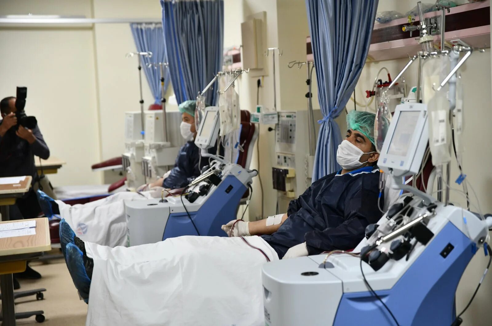 Ковид врачи. Новый ковид сегодня. Новый ковид сегодня. Костюм для красной зоны. Тест на коронавирус врач.