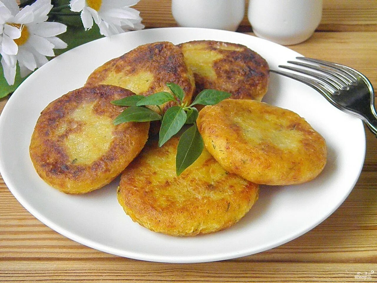 Котлеты из тыквы рецепты быстро и вкусно. Биточки из тыквы. тыквенные котлеты. котлеты из кабачков. котлеты из кабачков постные.
