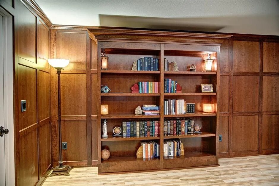 потайные шкафы под лестницей. потайная дверь стеллаж. а 4 потайные комнаты. комната безопасности в доме. потайная дверь.