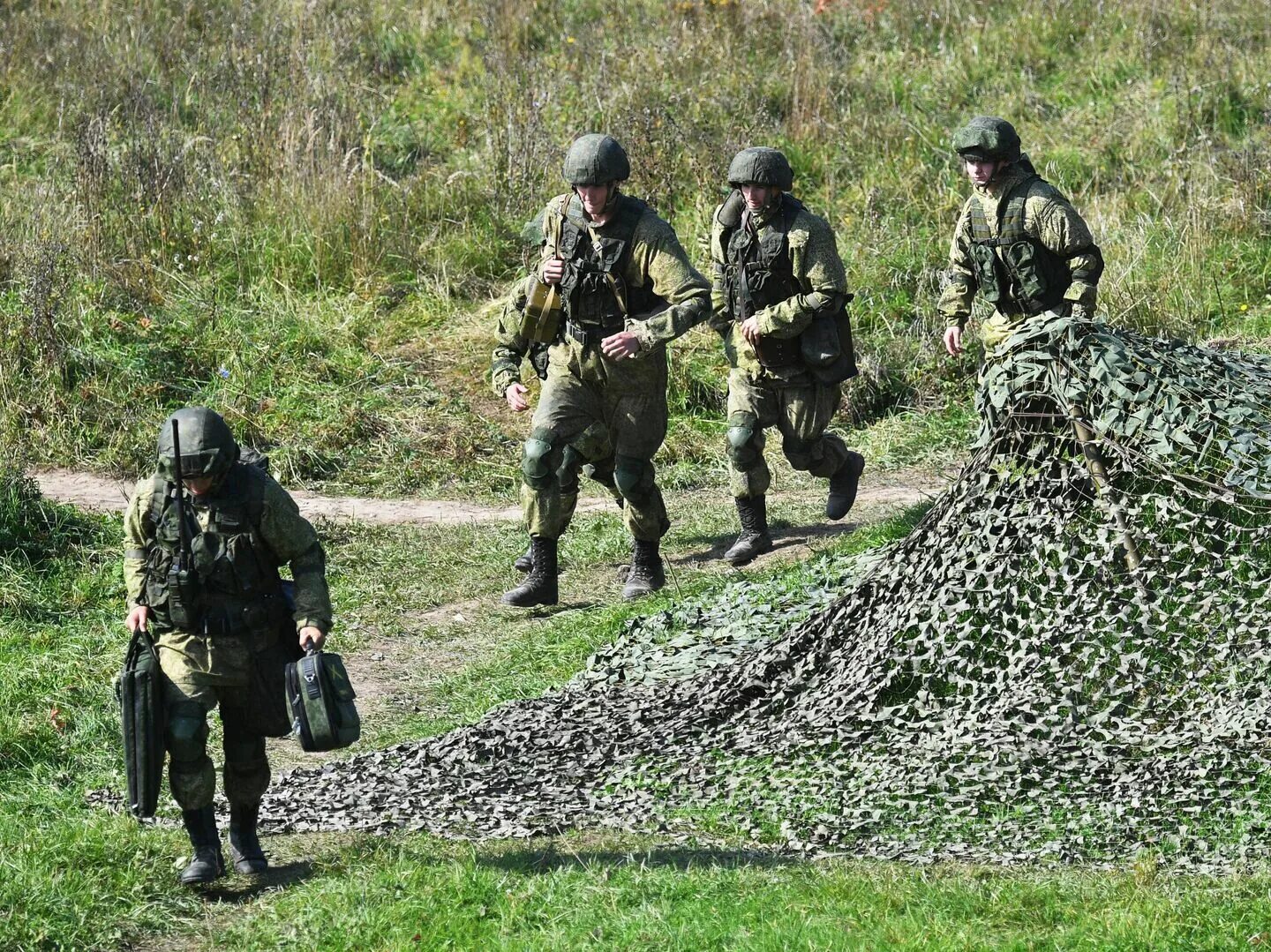 Учения запад. Учения российской армии 2025. учения запад 2025. военные учения 2025 российские. запад 2017 военные учения.