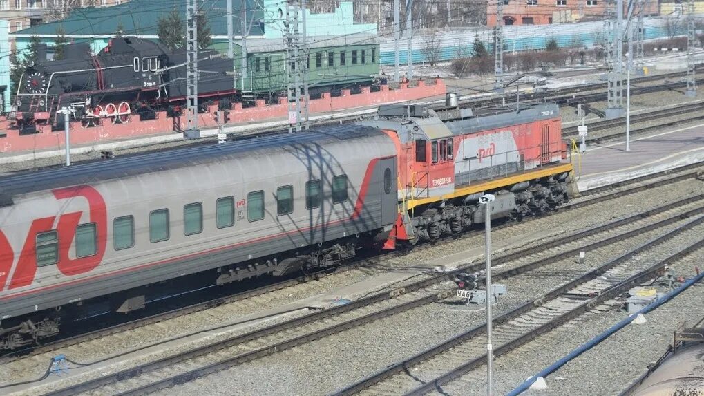 Ржд электричка новосибирск. Поезд Омск РЖД Омск. Поезд Новосибирск. Пассажирские поезда в Омске. РЖД Новосибирск.